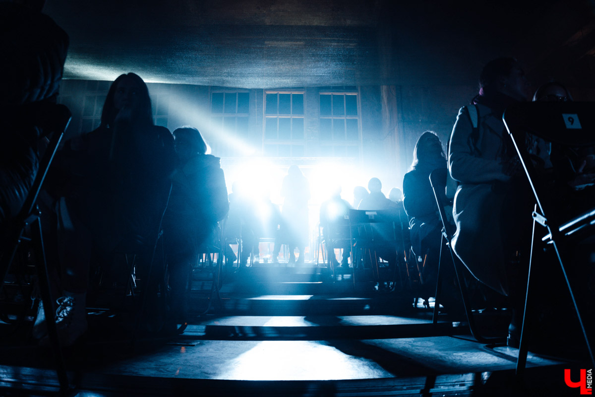 Театральное товарищество «Завод» готовится удивить зрителей новой версией нашумевшей два года назад постановки «Чернобыль. Путешествие с ангелом». И если ее суть останется без изменений, то вот место действия будет совершенно иным, что для спектакля-мистерии имеет определяющее значение.