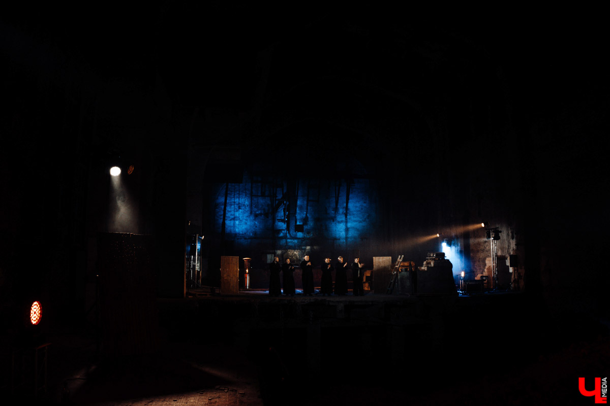 Театральное товарищество «Завод» готовится удивить зрителей новой версией нашумевшей два года назад постановки «Чернобыль. Путешествие с ангелом». И если ее суть останется без изменений, то вот место действия будет совершенно иным, что для спектакля-мистерии имеет определяющее значение.