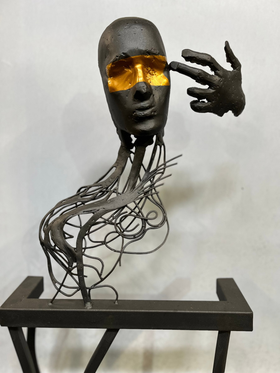 Авторская скульптура жителя Мурома Антона Клепикова на тему экологии будет представлена в Нью-Йорке. Композиция называется Harmony or Devastation. С помощью металла молодой человек говорит об ответственности людей за то, что происходит с природой.