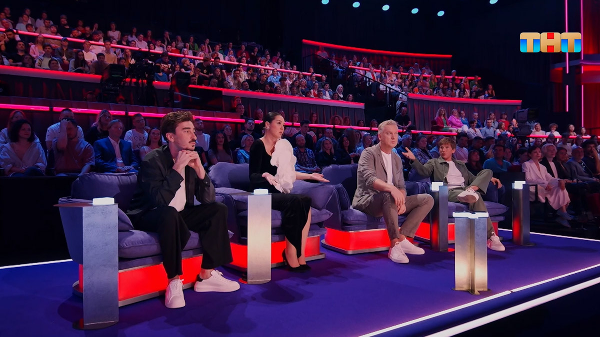 Участница восьмого сезона шоу «Голос» из столицы 33-го региона Алана Чочиева вновь штурмует эфир. На сей раз она приняла участие в новом юмористическом проекте, в жюри которого входят главные комики страны. Удалось ли девушке вызвать их одобрение и выиграть 10 миллионов рублей?