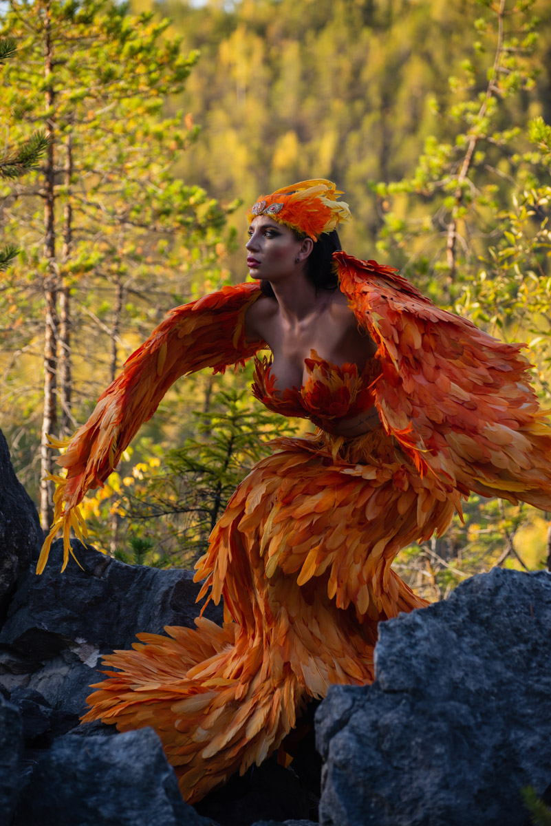 Образ феникса и связанная с ним легенда настолько яркие, что не перестают тревожить тонкие творческие души. Воссоздать мифологическую птицу в человеческом облике решили фотограф Артем Логинов и дизайнер Наталья Алексеева. Что у них из этого получилось и с какими сложностями они столкнулись на Дюкинских скалах, узнал «Ключ-Медиа».