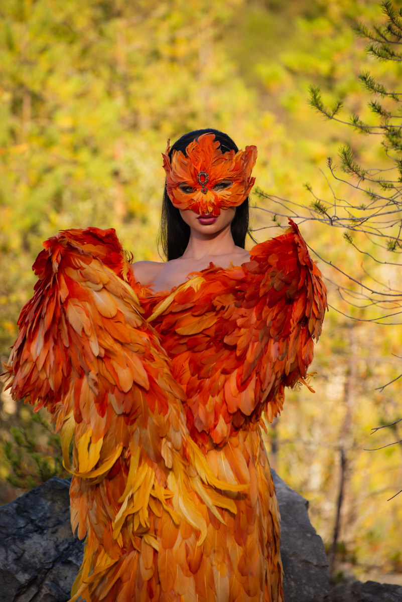 Образ феникса и связанная с ним легенда настолько яркие, что не перестают тревожить тонкие творческие души. Воссоздать мифологическую птицу в человеческом облике решили фотограф Артем Логинов и дизайнер Наталья Алексеева. Что у них из этого получилось и с какими сложностями они столкнулись на Дюкинских скалах, узнал «Ключ-Медиа».