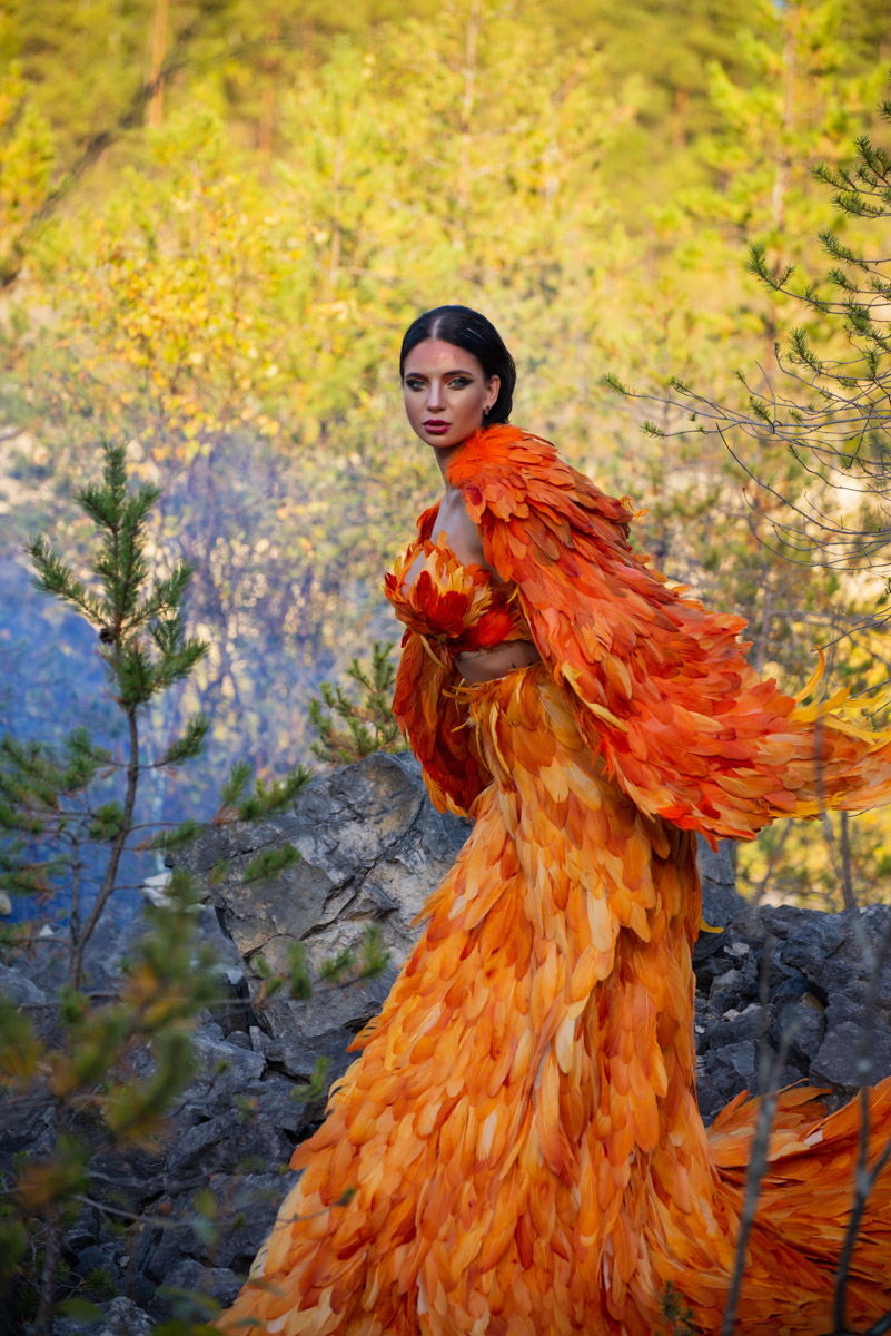 Образ феникса и связанная с ним легенда настолько яркие, что не перестают тревожить тонкие творческие души. Воссоздать мифологическую птицу в человеческом облике решили фотограф Артем Логинов и дизайнер Наталья Алексеева. Что у них из этого получилось и с какими сложностями они столкнулись на Дюкинских скалах, узнал «Ключ-Медиа».