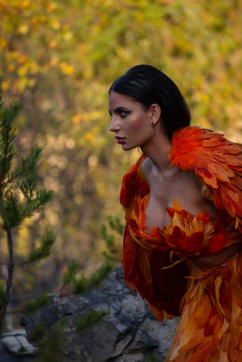 Образ феникса и связанная с ним легенда настолько яркие, что не перестают тревожить тонкие творческие души. Воссоздать мифологическую птицу в человеческом облике решили фотограф Артем Логинов и дизайнер Наталья Алексеева. Что у них из этого получилось и с какими сложностями они столкнулись на Дюкинских скалах, узнал «Ключ-Медиа».