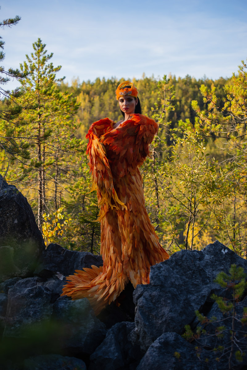 Образ феникса и связанная с ним легенда настолько яркие, что не перестают тревожить тонкие творческие души. Воссоздать мифологическую птицу в человеческом облике решили фотограф Артем Логинов и дизайнер Наталья Алексеева. Что у них из этого получилось и с какими сложностями они столкнулись на Дюкинских скалах, узнал «Ключ-Медиа».