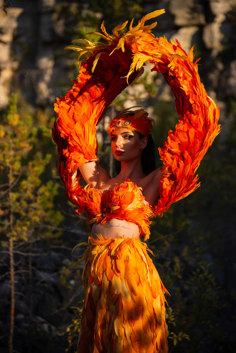 Образ феникса и связанная с ним легенда настолько яркие, что не перестают тревожить тонкие творческие души. Воссоздать мифологическую птицу в человеческом облике решили фотограф Артем Логинов и дизайнер Наталья Алексеева. Что у них из этого получилось и с какими сложностями они столкнулись на Дюкинских скалах, узнал «Ключ-Медиа».