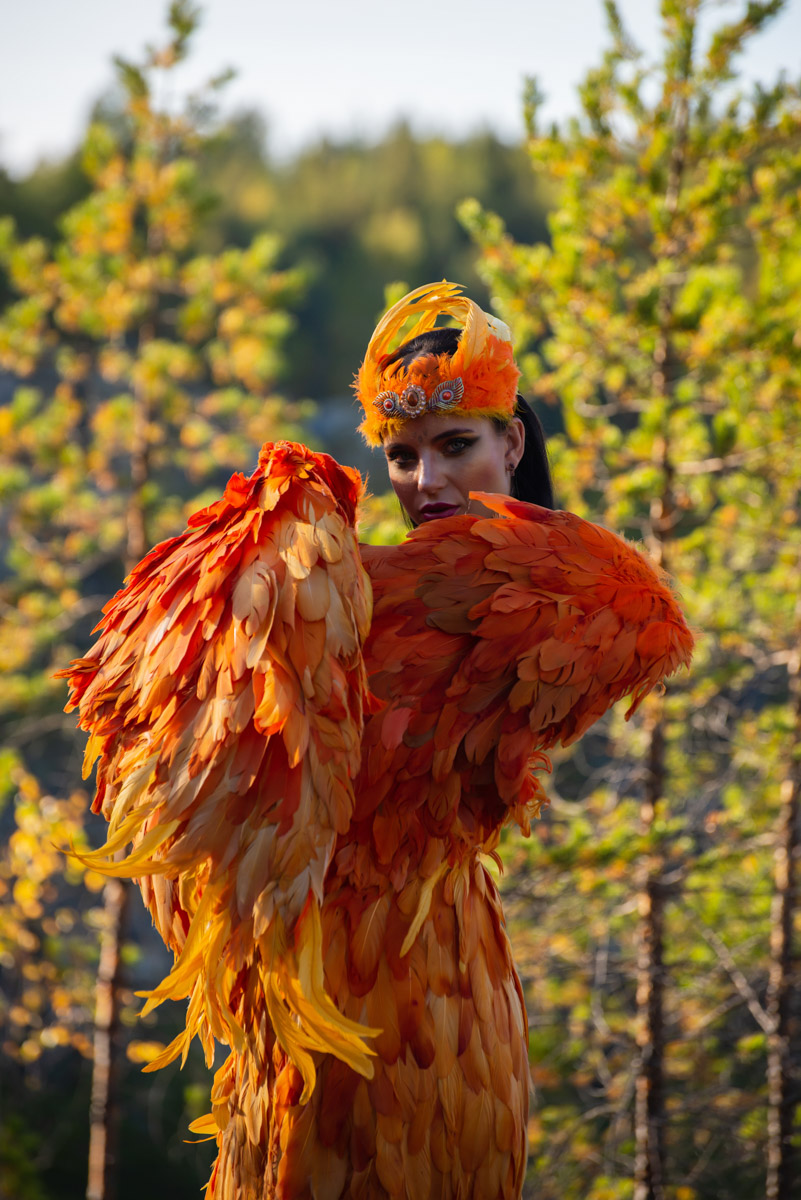Образ феникса и связанная с ним легенда настолько яркие, что не перестают тревожить тонкие творческие души. Воссоздать мифологическую птицу в человеческом облике решили фотограф Артем Логинов и дизайнер Наталья Алексеева. Что у них из этого получилось и с какими сложностями они столкнулись на Дюкинских скалах, узнал «Ключ-Медиа».