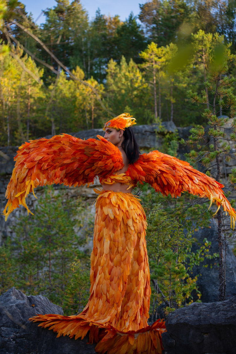 Образ феникса и связанная с ним легенда настолько яркие, что не перестают тревожить тонкие творческие души. Воссоздать мифологическую птицу в человеческом облике решили фотограф Артем Логинов и дизайнер Наталья Алексеева. Что у них из этого получилось и с какими сложностями они столкнулись на Дюкинских скалах, узнал «Ключ-Медиа».