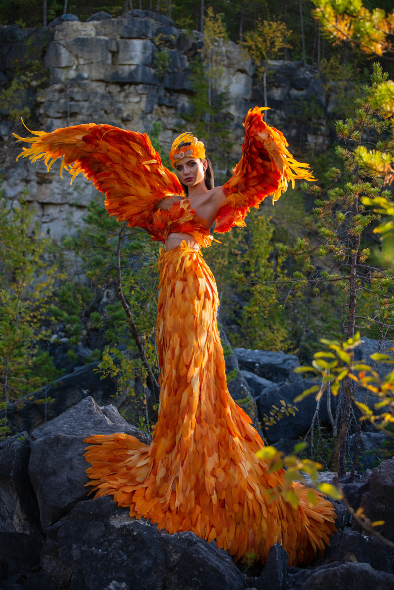 Образ феникса и связанная с ним легенда настолько яркие, что не перестают тревожить тонкие творческие души. Воссоздать мифологическую птицу в человеческом облике решили фотограф Артем Логинов и дизайнер Наталья Алексеева. Что у них из этого получилось и с какими сложностями они столкнулись на Дюкинских скалах, узнал «Ключ-Медиа».