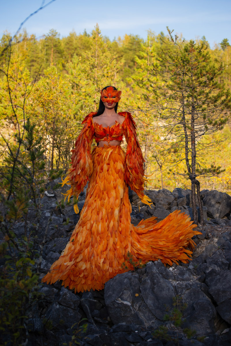 Образ феникса и связанная с ним легенда настолько яркие, что не перестают тревожить тонкие творческие души. Воссоздать мифологическую птицу в человеческом облике решили фотограф Артем Логинов и дизайнер Наталья Алексеева. Что у них из этого получилось и с какими сложностями они столкнулись на Дюкинских скалах, узнал «Ключ-Медиа».