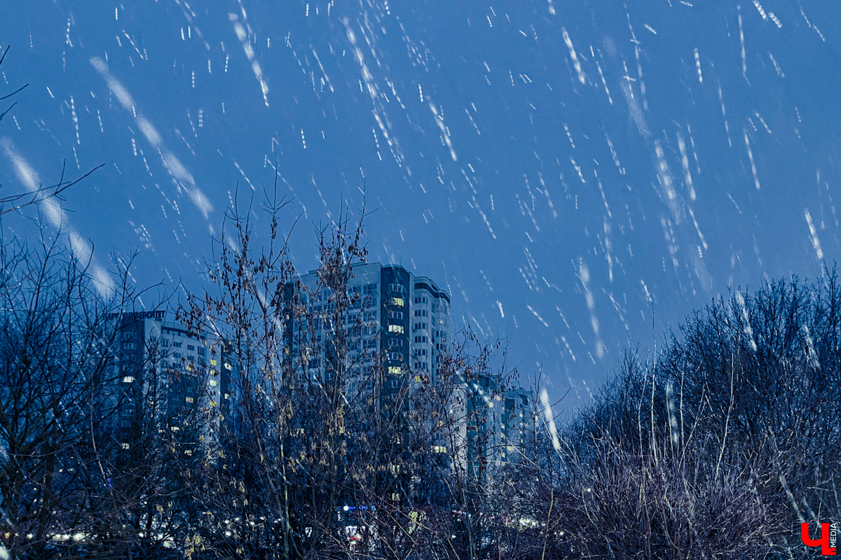 Мы знали, что это время придет. Золотая пора минула, оставив после себя дожди и холод. Мало того, в прогнозе еще и мокрый снег. Впрочем, белые мушки над землей — верный признак приближающегося зимнего праздника. Так почему бы прямо сейчас не предаться приятным думам о нем?