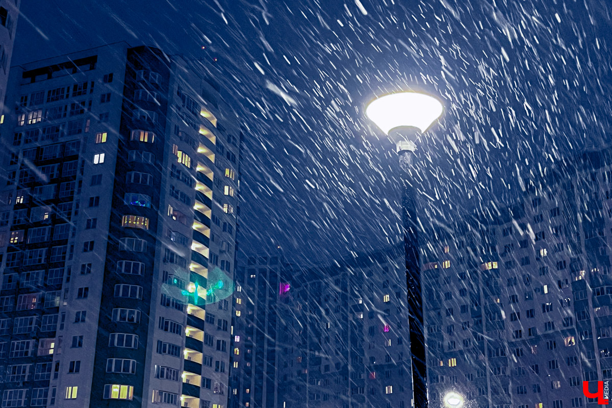 Мы знали, что это время придет. Золотая пора минула, оставив после себя дожди и холод. Мало того, в прогнозе еще и мокрый снег. Впрочем, белые мушки над землей — верный признак приближающегося зимнего праздника. Так почему бы прямо сейчас не предаться приятным думам о нем?