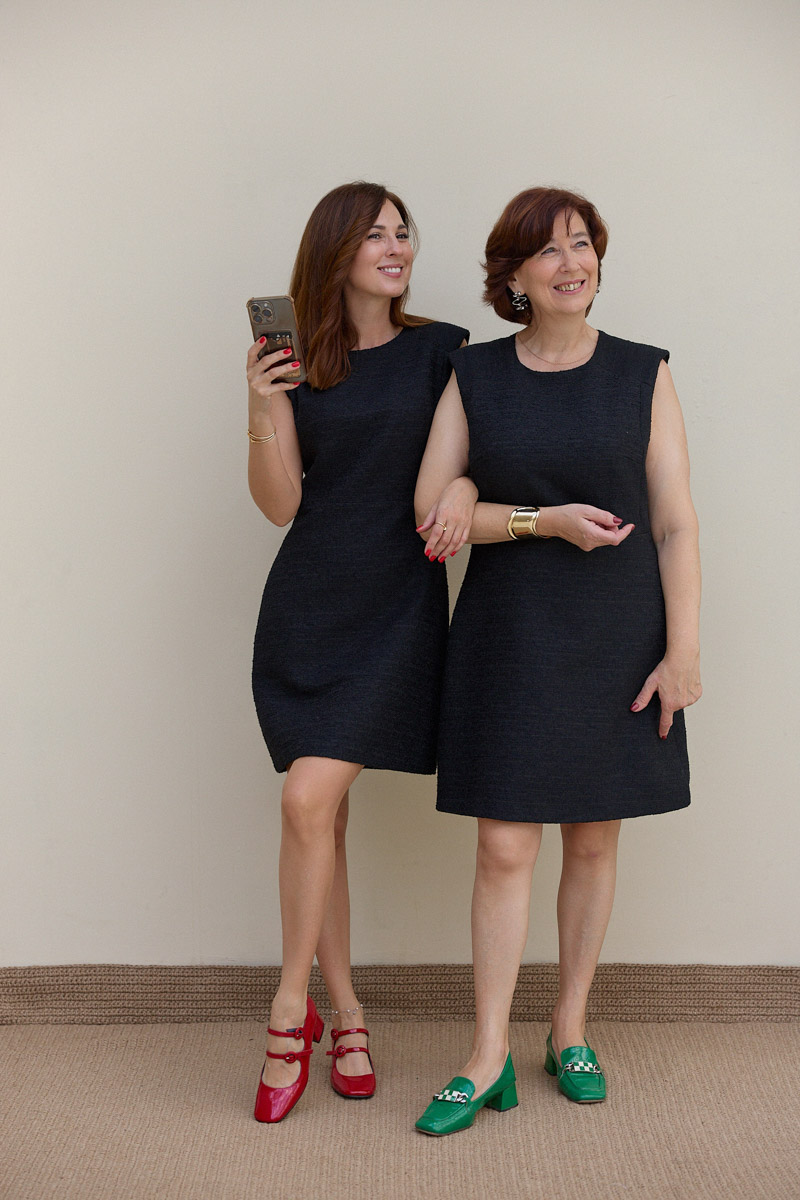 Тихая роскошь крадется… Главный тренд 2023 года занял прочное место на страницах «глянцевых» сайтов, в хронике светских телеграм-каналов и на фото модных блогеров независимо от геолокации. Тем временем и во Владимире есть те, кто стал его адептом, когда это еще не было мейнстримом. Рената Нарзиева в их числе. Инфлюенсер и одна из самых модных девушек города всегда ценила в одежде высокое качество, аристократизм, лаконичность и комфорт. Все, что делает стиль неподвластным времени и возрасту. Это доказал и недавний эксперимент, который Рената и ее мама провели специально для «Ключ-Медиа».