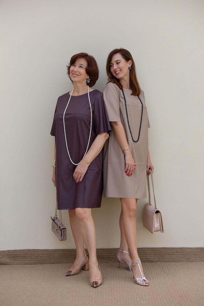 Тихая роскошь крадется… Главный тренд 2023 года занял прочное место на страницах «глянцевых» сайтов, в хронике светских телеграм-каналов и на фото модных блогеров независимо от геолокации. Тем временем и во Владимире есть те, кто стал его адептом, когда это еще не было мейнстримом. Рената Нарзиева в их числе. Инфлюенсер и одна из самых модных девушек города всегда ценила в одежде высокое качество, аристократизм, лаконичность и комфорт. Все, что делает стиль неподвластным времени и возрасту. Это доказал и недавний эксперимент, который Рената и ее мама провели специально для «Ключ-Медиа».