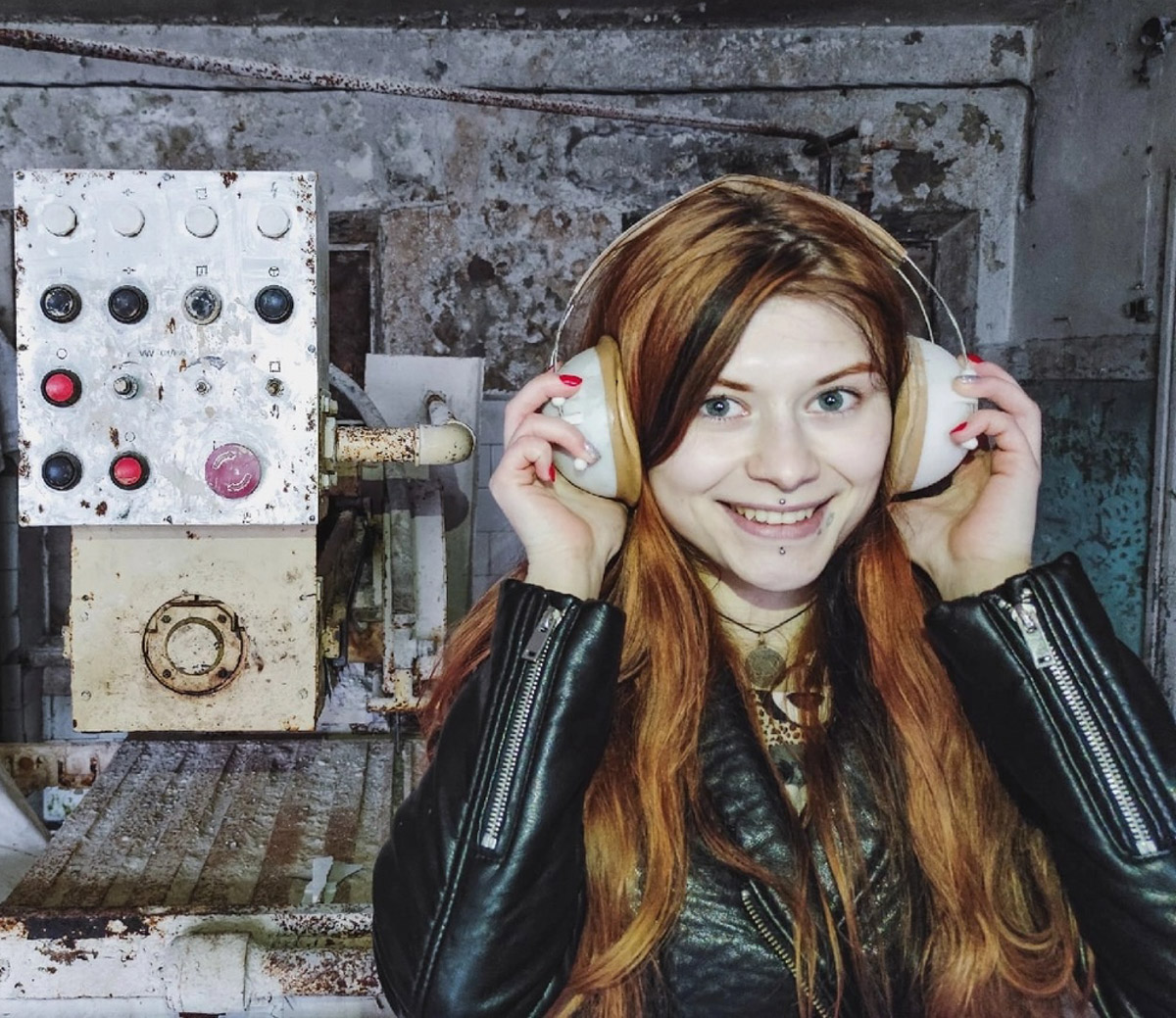 В Дюкинский заказник можно приехать не только за дзеном в окружении редких растений или альпинизмом. Для любителей заброшек здесь тоже найдется лакомый объект. В 70 км от Владимира стоит пустующий цех, который привлек внимание местного тревел-блогера.