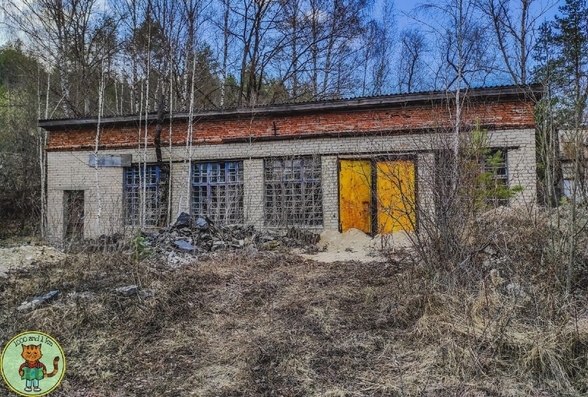 В Дюкинский заказник можно приехать не только за дзеном в окружении редких растений или альпинизмом. Для любителей заброшек здесь тоже найдется лакомый объект. В 70 км от Владимира стоит пустующий цех, который привлек внимание местного тревел-блогера.