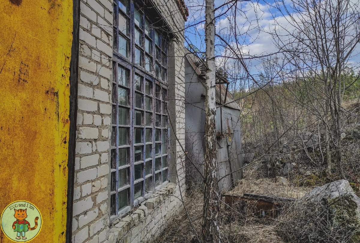 В Дюкинский заказник можно приехать не только за дзеном в окружении редких растений или альпинизмом. Для любителей заброшек здесь тоже найдется лакомый объект. В 70 км от Владимира стоит пустующий цех, который привлек внимание местного тревел-блогера.