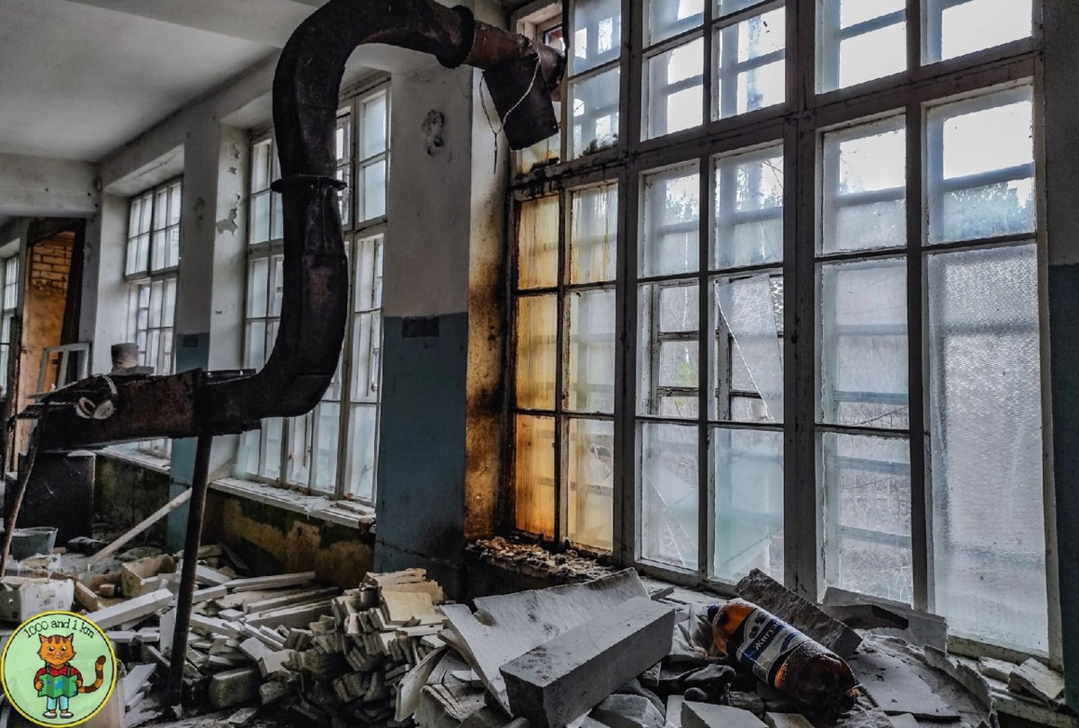 В Дюкинский заказник можно приехать не только за дзеном в окружении редких растений или альпинизмом. Для любителей заброшек здесь тоже найдется лакомый объект. В 70 км от Владимира стоит пустующий цех, который привлек внимание местного тревел-блогера.