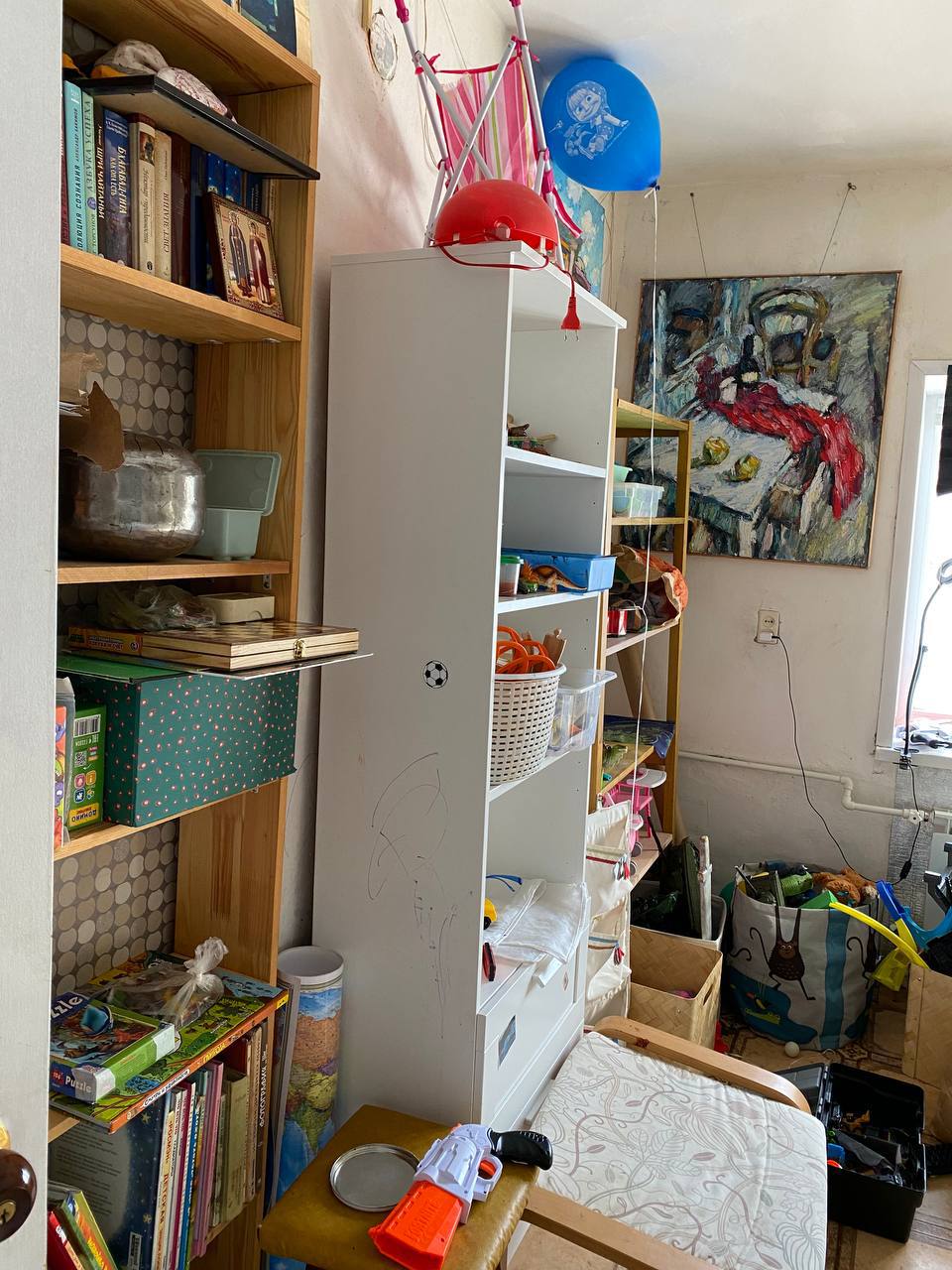 Как избавить дом от ненужных вещей и сделать пространство максимально гармоничным? Этот вопрос актуален для многих. Пользователи социальных сетей обмениваются советами по расхламлению и уборке квартиры за пять минут. Принять участие можно и в челлендже, и в марафоне. Владимирский блогер Арина Ёжкина решила поделиться с нами собственным опытом организации пространства на примере своего дома.