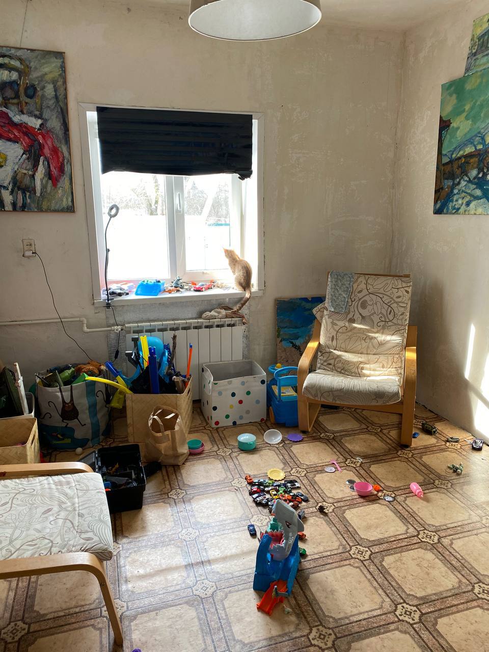 Как избавить дом от ненужных вещей и сделать пространство максимально гармоничным? Этот вопрос актуален для многих. Пользователи социальных сетей обмениваются советами по расхламлению и уборке квартиры за пять минут. Принять участие можно и в челлендже, и в марафоне. Владимирский блогер Арина Ёжкина решила поделиться с нами собственным опытом организации пространства на примере своего дома.