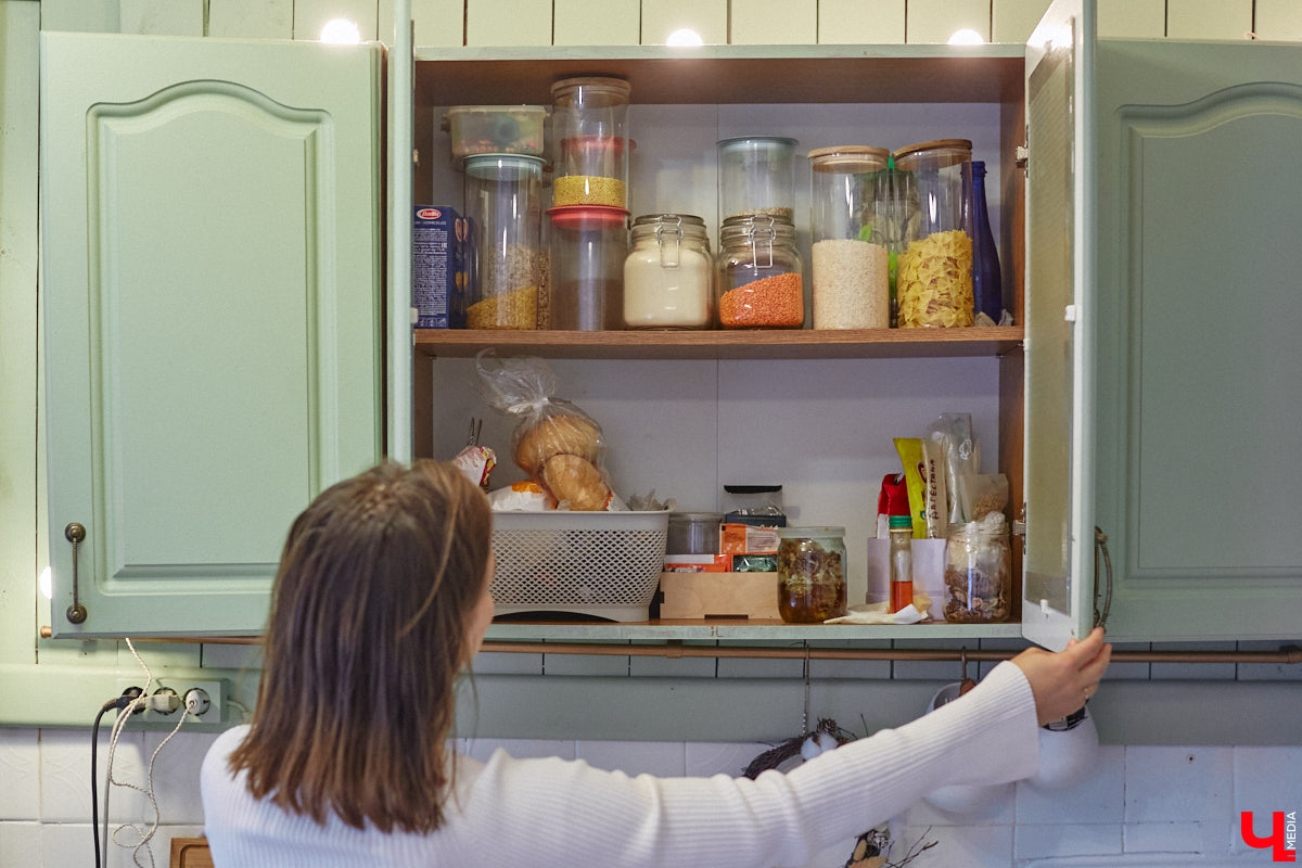 Как избавить дом от ненужных вещей и сделать пространство максимально гармоничным? Этот вопрос актуален для многих. Пользователи социальных сетей обмениваются советами по расхламлению и уборке квартиры за пять минут. Принять участие можно и в челлендже, и в марафоне. Владимирский блогер Арина Ёжкина решила поделиться с нами собственным опытом организации пространства на примере своего дома.