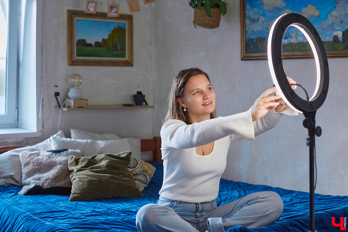 Как избавить дом от ненужных вещей и сделать пространство максимально гармоничным? Этот вопрос актуален для многих. Пользователи социальных сетей обмениваются советами по расхламлению и уборке квартиры за пять минут. Принять участие можно и в челлендже, и в марафоне. Владимирский блогер Арина Ёжкина решила поделиться с нами собственным опытом организации пространства на примере своего дома.