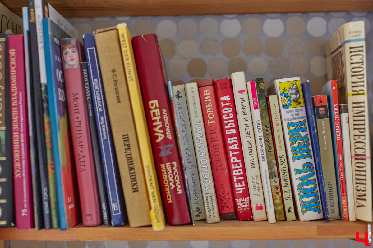 Как избавить дом от ненужных вещей и сделать пространство максимально гармоничным? Этот вопрос актуален для многих. Пользователи социальных сетей обмениваются советами по расхламлению и уборке квартиры за пять минут. Принять участие можно и в челлендже, и в марафоне. Владимирский блогер Арина Ёжкина решила поделиться с нами собственным опытом организации пространства на примере своего дома.