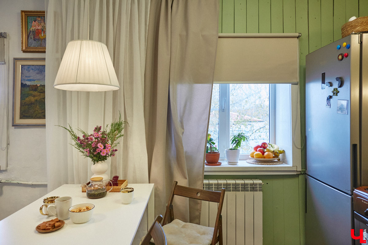 Как избавить дом от ненужных вещей и сделать пространство максимально гармоничным? Этот вопрос актуален для многих. Пользователи социальных сетей обмениваются советами по расхламлению и уборке квартиры за пять минут. Принять участие можно и в челлендже, и в марафоне. Владимирский блогер Арина Ёжкина решила поделиться с нами собственным опытом организации пространства на примере своего дома.