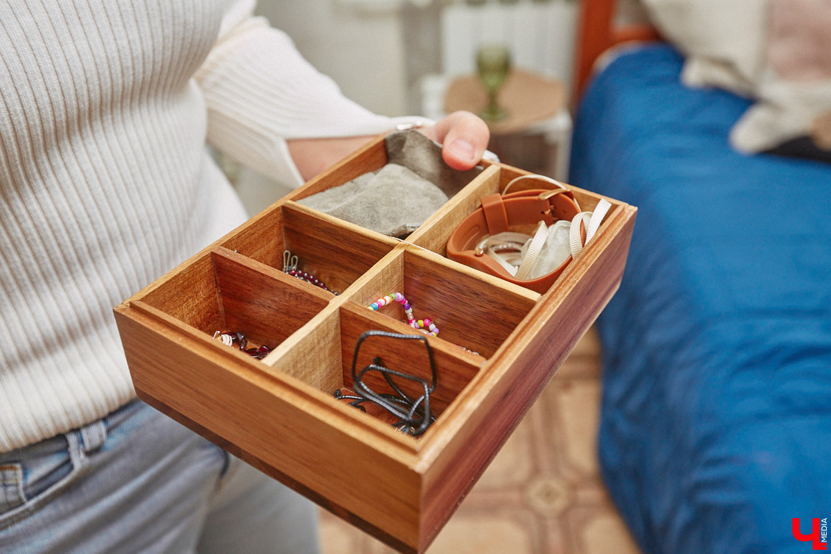 Как избавить дом от ненужных вещей и сделать пространство максимально гармоничным? Этот вопрос актуален для многих. Пользователи социальных сетей обмениваются советами по расхламлению и уборке квартиры за пять минут. Принять участие можно и в челлендже, и в марафоне. Владимирский блогер Арина Ёжкина решила поделиться с нами собственным опытом организации пространства на примере своего дома.