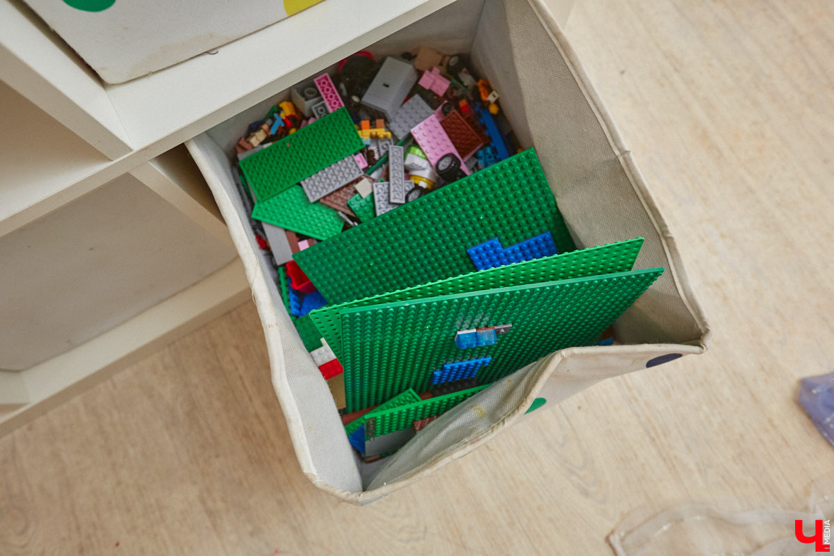 Как избавить дом от ненужных вещей и сделать пространство максимально гармоничным? Этот вопрос актуален для многих. Пользователи социальных сетей обмениваются советами по расхламлению и уборке квартиры за пять минут. Принять участие можно и в челлендже, и в марафоне. Владимирский блогер Арина Ёжкина решила поделиться с нами собственным опытом организации пространства на примере своего дома.