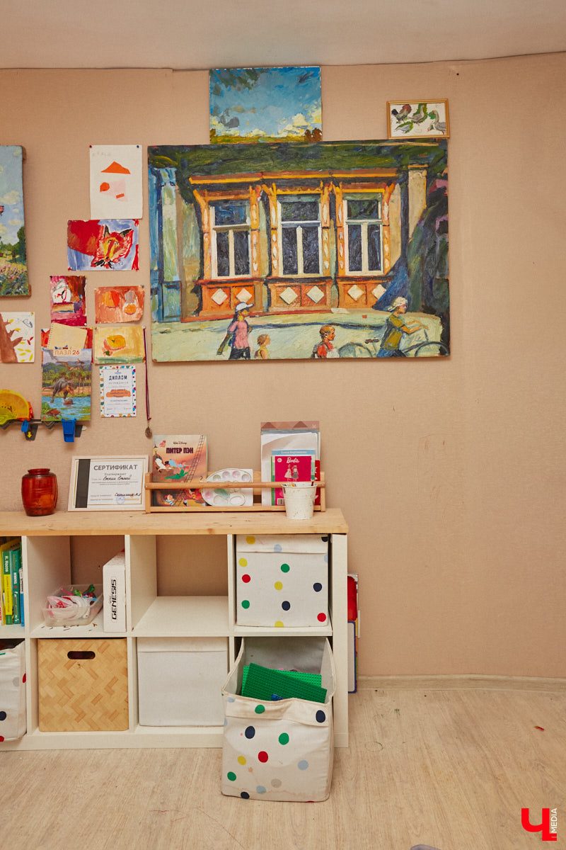 Как избавить дом от ненужных вещей и сделать пространство максимально гармоничным? Этот вопрос актуален для многих. Пользователи социальных сетей обмениваются советами по расхламлению и уборке квартиры за пять минут. Принять участие можно и в челлендже, и в марафоне. Владимирский блогер Арина Ёжкина решила поделиться с нами собственным опытом организации пространства на примере своего дома.