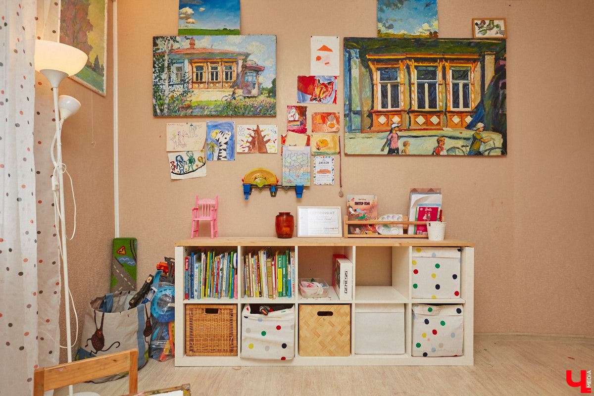 Как избавить дом от ненужных вещей и сделать пространство максимально гармоничным? Этот вопрос актуален для многих. Пользователи социальных сетей обмениваются советами по расхламлению и уборке квартиры за пять минут. Принять участие можно и в челлендже, и в марафоне. Владимирский блогер Арина Ёжкина решила поделиться с нами собственным опытом организации пространства на примере своего дома.