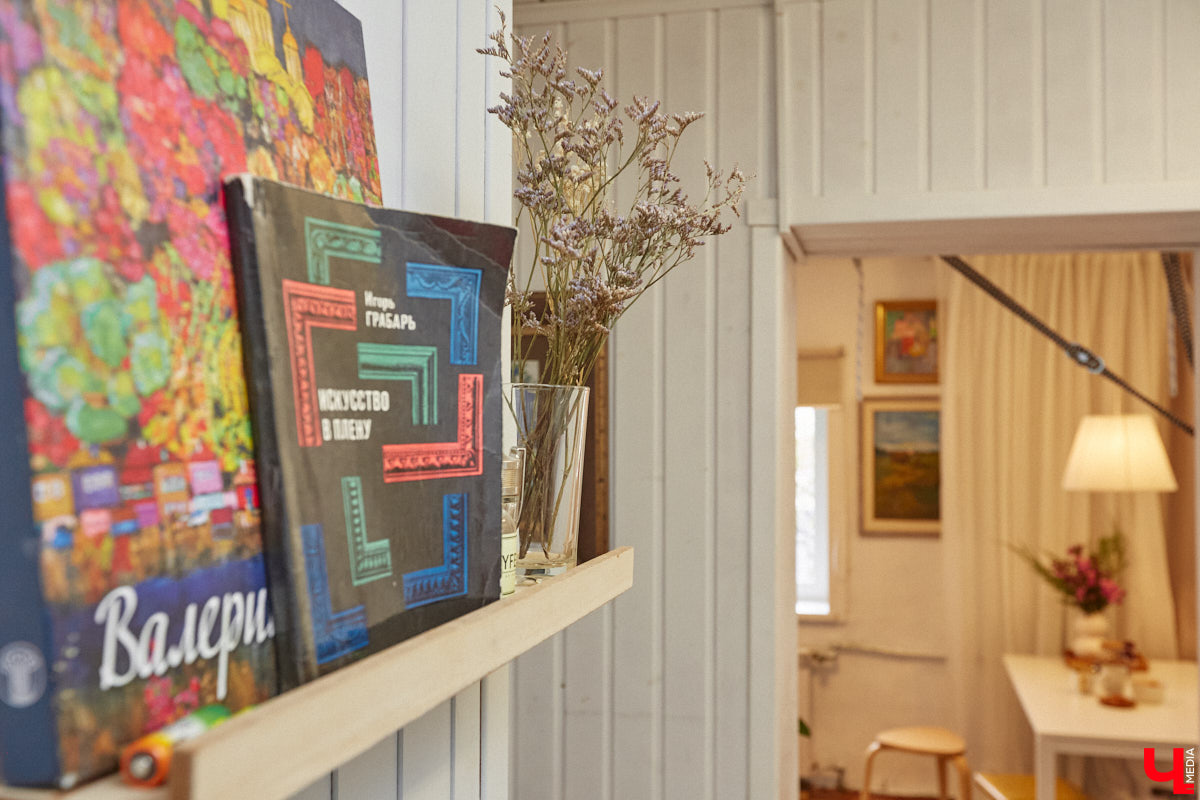 Как избавить дом от ненужных вещей и сделать пространство максимально гармоничным? Этот вопрос актуален для многих. Пользователи социальных сетей обмениваются советами по расхламлению и уборке квартиры за пять минут. Принять участие можно и в челлендже, и в марафоне. Владимирский блогер Арина Ёжкина решила поделиться с нами собственным опытом организации пространства на примере своего дома.