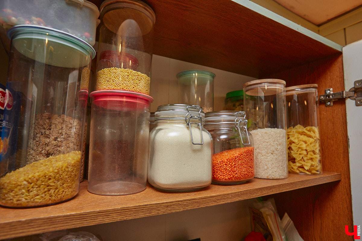 Как избавить дом от ненужных вещей и сделать пространство максимально гармоничным? Этот вопрос актуален для многих. Пользователи социальных сетей обмениваются советами по расхламлению и уборке квартиры за пять минут. Принять участие можно и в челлендже, и в марафоне. Владимирский блогер Арина Ёжкина решила поделиться с нами собственным опытом организации пространства на примере своего дома.