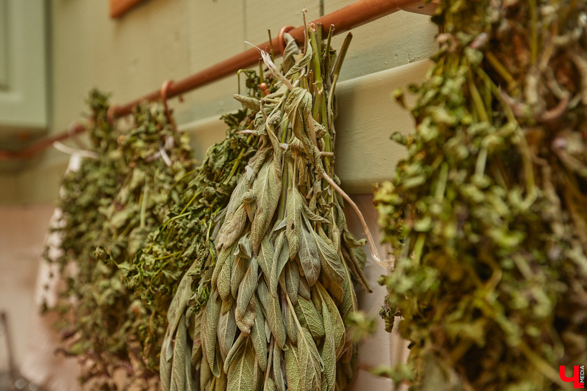 Как избавить дом от ненужных вещей и сделать пространство максимально гармоничным? Этот вопрос актуален для многих. Пользователи социальных сетей обмениваются советами по расхламлению и уборке квартиры за пять минут. Принять участие можно и в челлендже, и в марафоне. Владимирский блогер Арина Ёжкина решила поделиться с нами собственным опытом организации пространства на примере своего дома.