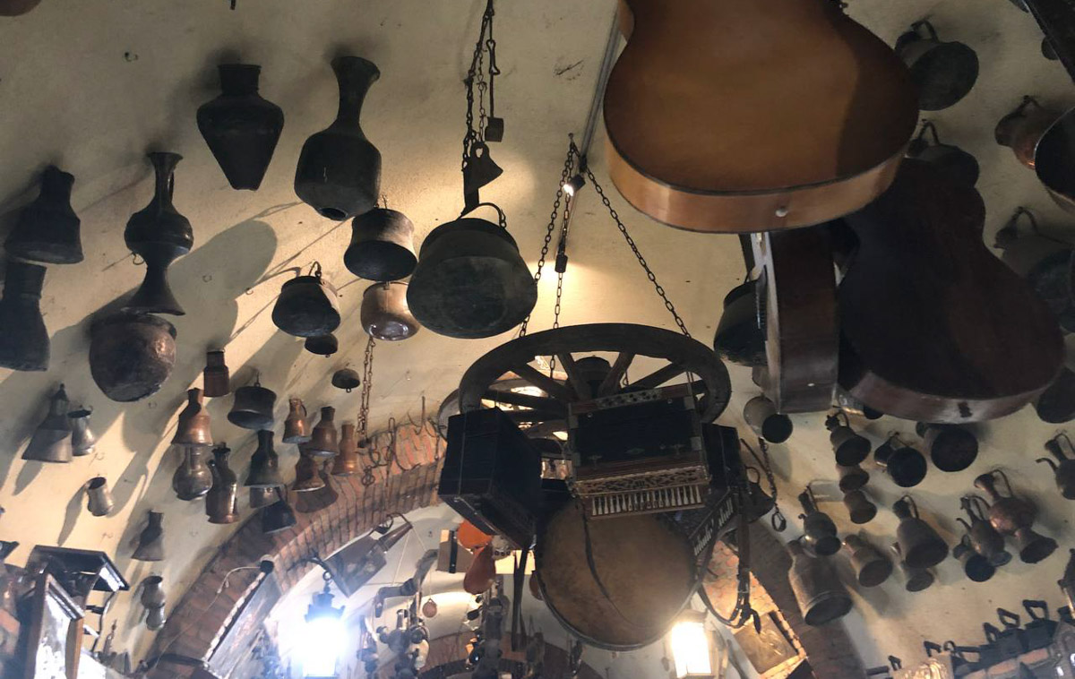 Крупнейший город Грузии имеет богатую историю длиной в более чем полторы тысячи лет. Елена Серегина провела там почти две недели, успев побродить по старой части города, побывать на местном празднике и попробовать традиционные угощения. А на обратном пути еще и ненадолго заглянула во Владикавказ. Подробнее о путешествии читайте на сайте «Ключ-Медиа».