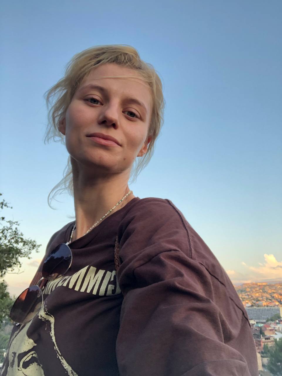 Крупнейший город Грузии имеет богатую историю длиной в более чем полторы тысячи лет. Елена Серегина провела там почти две недели, успев побродить по старой части города, побывать на местном празднике и попробовать традиционные угощения. А на обратном пути еще и ненадолго заглянула во Владикавказ. Подробнее о путешествии читайте на сайте «Ключ-Медиа».