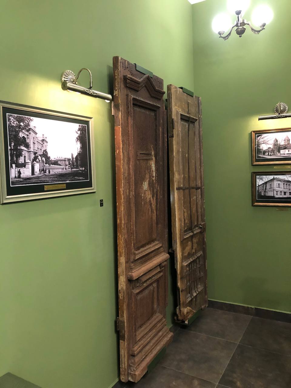 Крупнейший город Грузии имеет богатую историю длиной в более чем полторы тысячи лет. Елена Серегина провела там почти две недели, успев побродить по старой части города, побывать на местном празднике и попробовать традиционные угощения. А на обратном пути еще и ненадолго заглянула во Владикавказ. Подробнее о путешествии читайте на сайте «Ключ-Медиа».