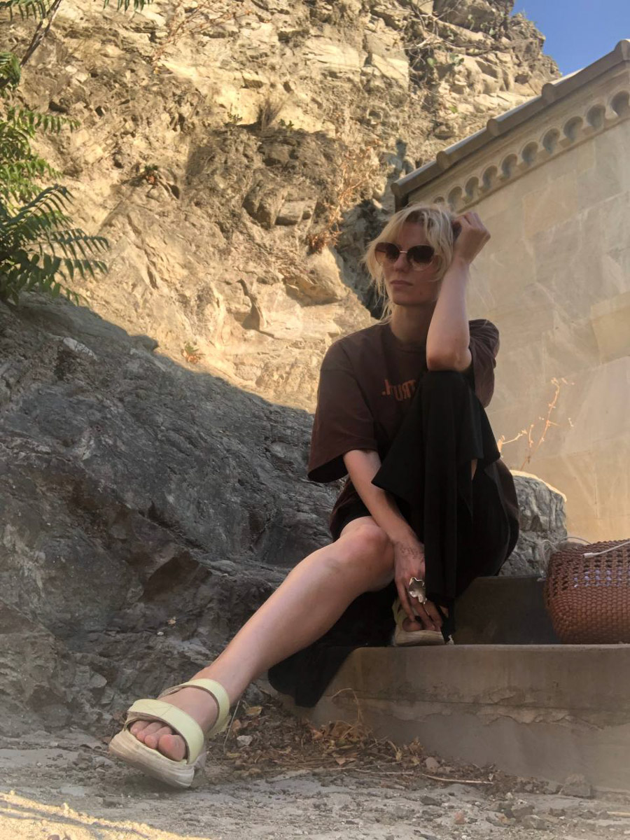 Крупнейший город Грузии имеет богатую историю длиной в более чем полторы тысячи лет. Елена Серегина провела там почти две недели, успев побродить по старой части города, побывать на местном празднике и попробовать традиционные угощения. А на обратном пути еще и ненадолго заглянула во Владикавказ. Подробнее о путешествии читайте на сайте «Ключ-Медиа».