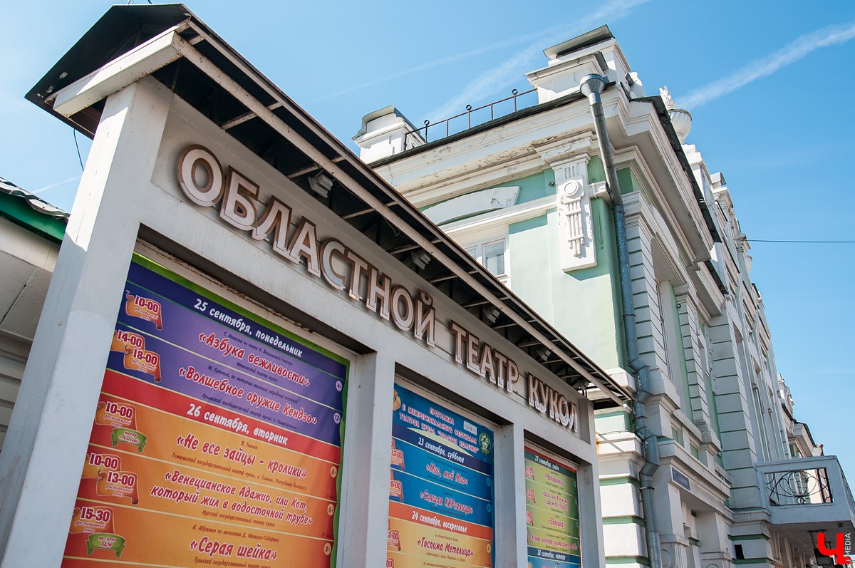 Яков Ревякин, пожалуй, один из самых известных архитекторов нашего города. Около 50 лет он прожил о Владимире. Почти все здания, построенные по его проектам, сохранились и являются памятниками архитектуры. Без его модерна и псевдорусского стиля невозможно сейчас представить облик исторического центра. Предлагаем вспомнить жизненный путь нашего выдающегося земляка и его яркие работы.