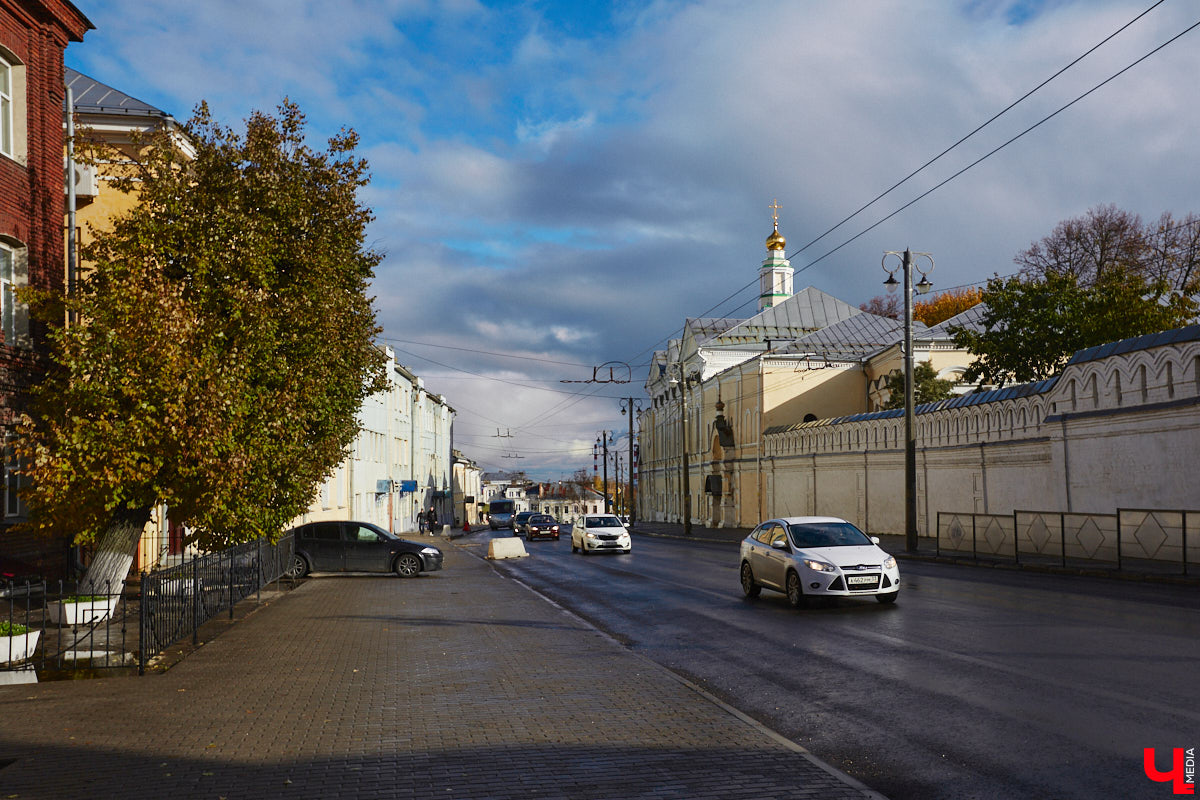 Яков Ревякин, пожалуй, один из самых известных архитекторов нашего города. Около 50 лет он прожил о Владимире. Почти все здания, построенные по его проектам, сохранились и являются памятниками архитектуры. Без его модерна и псевдорусского стиля невозможно сейчас представить облик исторического центра. Предлагаем вспомнить жизненный путь нашего выдающегося земляка и его яркие работы.