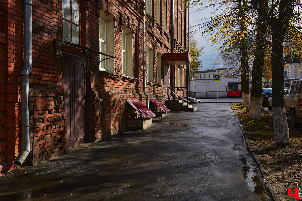 Яков Ревякин, пожалуй, один из самых известных архитекторов нашего города. Около 50 лет он прожил о Владимире. Почти все здания, построенные по его проектам, сохранились и являются памятниками архитектуры. Без его модерна и псевдорусского стиля невозможно сейчас представить облик исторического центра. Предлагаем вспомнить жизненный путь нашего выдающегося земляка и его яркие работы.