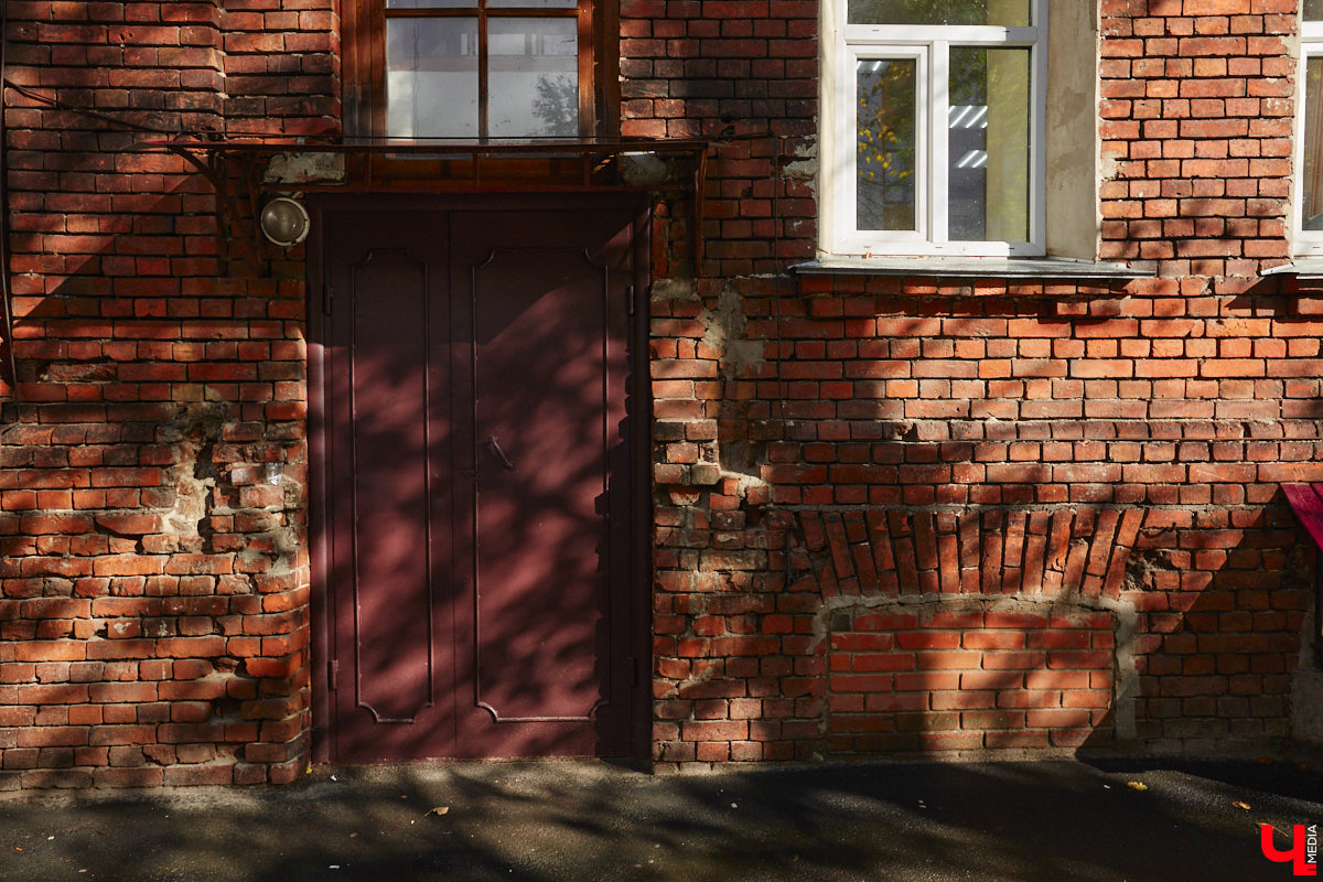 Яков Ревякин, пожалуй, один из самых известных архитекторов нашего города. Около 50 лет он прожил о Владимире. Почти все здания, построенные по его проектам, сохранились и являются памятниками архитектуры. Без его модерна и псевдорусского стиля невозможно сейчас представить облик исторического центра. Предлагаем вспомнить жизненный путь нашего выдающегося земляка и его яркие работы.