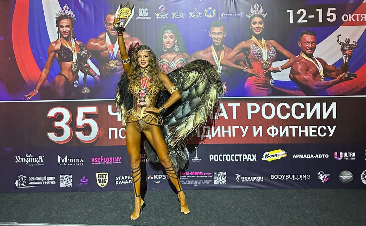 Жительница Владимира Маргарита Власова заняла третье место на чемпионате России по бодибилдингу, отличившись в новой категории «Артистик модель». Девушка появилась на сцене в образе ангела с эффектными крыльями. И если члены жюри отдали ей бронзу, то по итогам зрительского голосования красавица из нашего города стала первой.