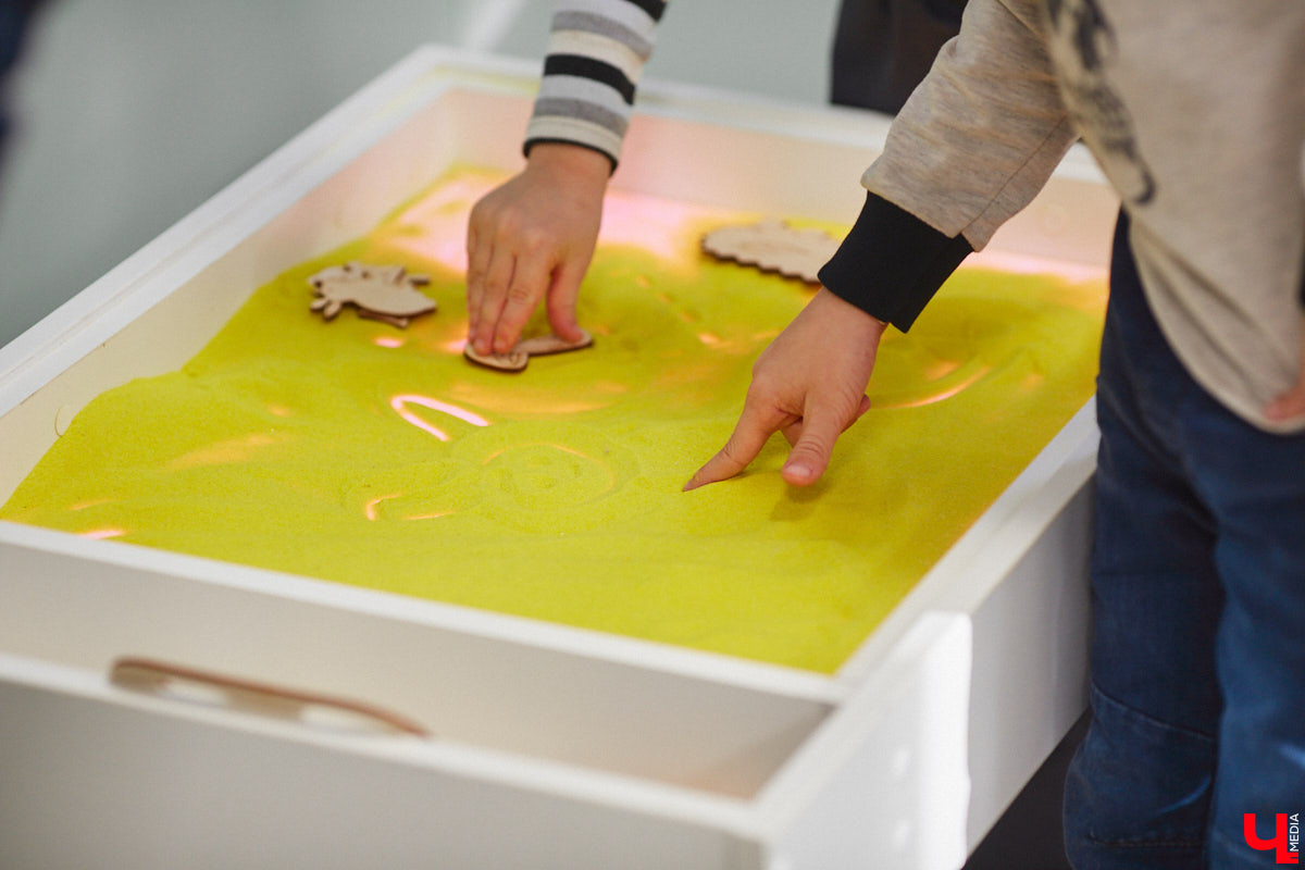 Привить детям любовь к чтению — сложнейшая миссия, которая может оказаться для родителей невыполнимой. И тогда на помощь приходит он — четвероногий канистерапевт. Владимирский приют «Дорога добра» запустил удивительный проект «Пушистая библиотека», в рамках которого ребята приобщаются к миру книг при участии пушистого помощника. Выглядит это так же мило, как и звучит!