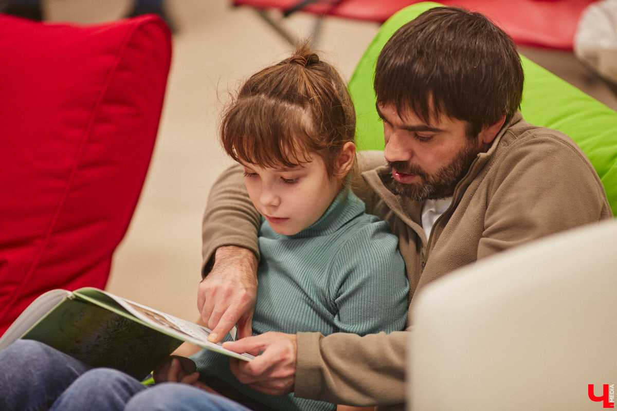 Привить детям любовь к чтению — сложнейшая миссия, которая может оказаться для родителей невыполнимой. И тогда на помощь приходит он — четвероногий канистерапевт. Владимирский приют «Дорога добра» запустил удивительный проект «Пушистая библиотека», в рамках которого ребята приобщаются к миру книг при участии пушистого помощника. Выглядит это так же мило, как и звучит!