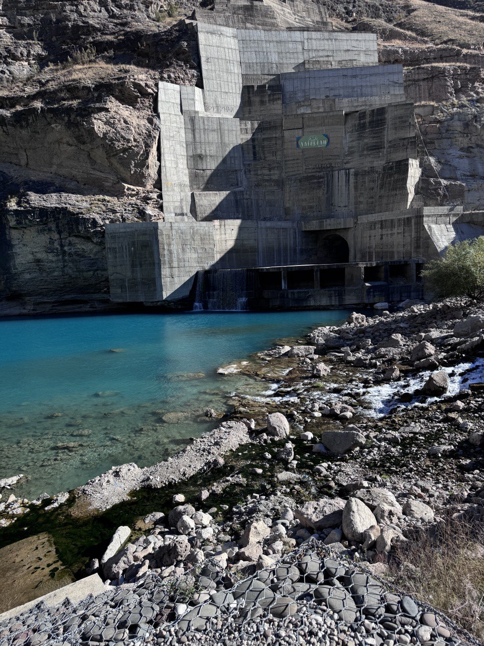 Жительница Владимира Юлия Вишня просто обожает фильм «Властелин колец». А потому горы давно ее манили. Прочувствовать сполна атмосферу любимой трилогии, увидеть парящих в воздухе орлов и взобраться на лошадях на высоту в почти два километра ей удалось в живописной Республике.