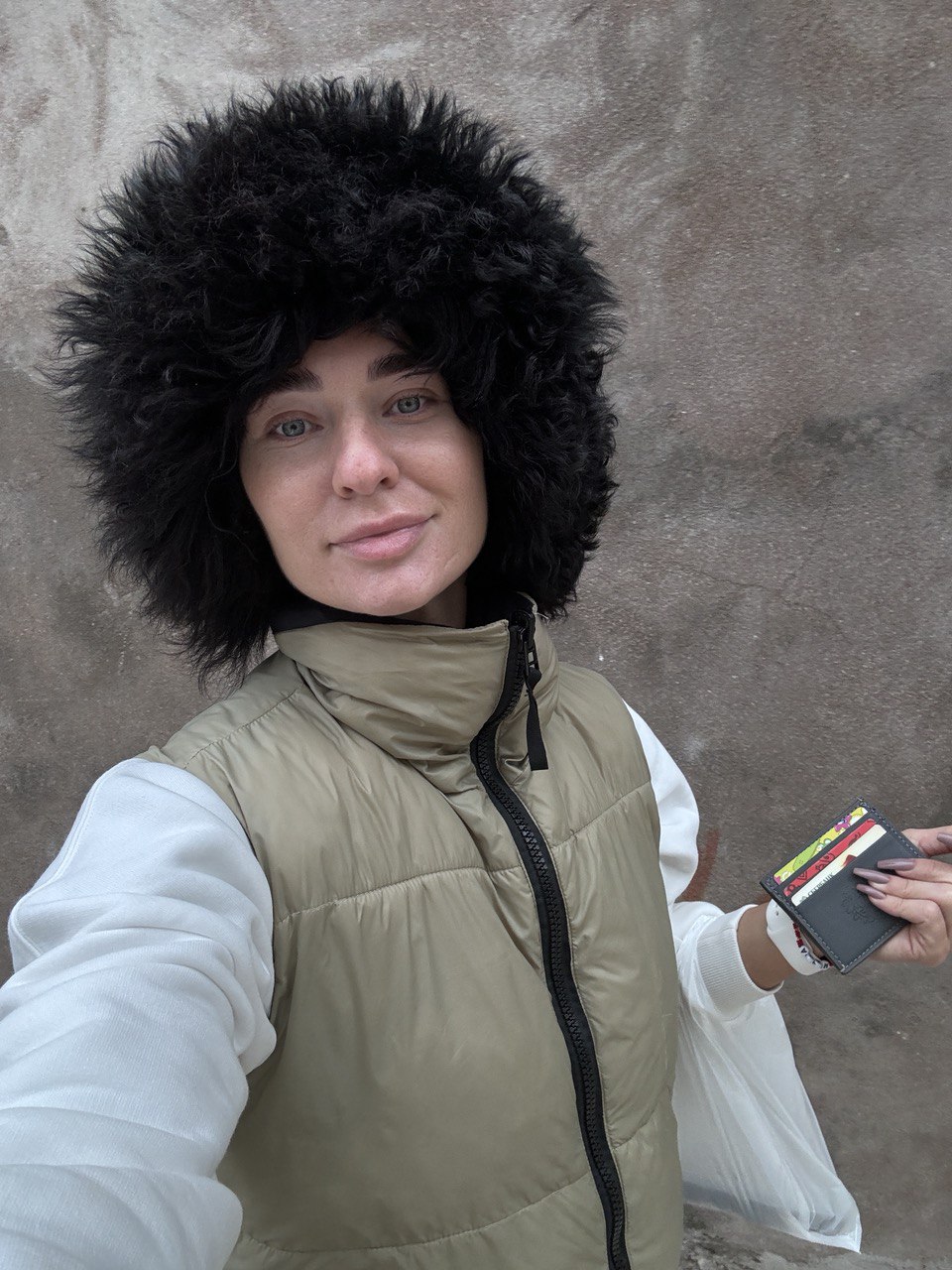 Жительница Владимира Юлия Вишня просто обожает фильм «Властелин колец». А потому горы давно ее манили. Прочувствовать сполна атмосферу любимой трилогии, увидеть парящих в воздухе орлов и взобраться на лошадях на высоту в почти два километра ей удалось в живописной Республике.