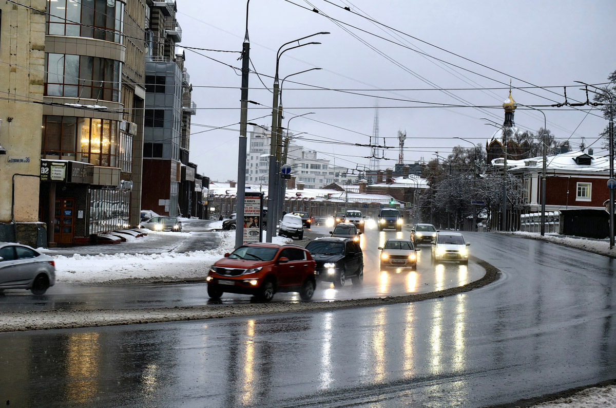 Во Владимире планируют построить дорогу-дублер, которая соединит улицы Гастелло и Куйбышева. Мэрия уже заказала ее проект. Такой вариант позволит частично разгрузить район Горького и лучше связать город с Пекинкой. Также во Владимире займутся ремонтом и подключением подъемников на надземных пешеходных переходах. Но давайте обо всем по порядку.