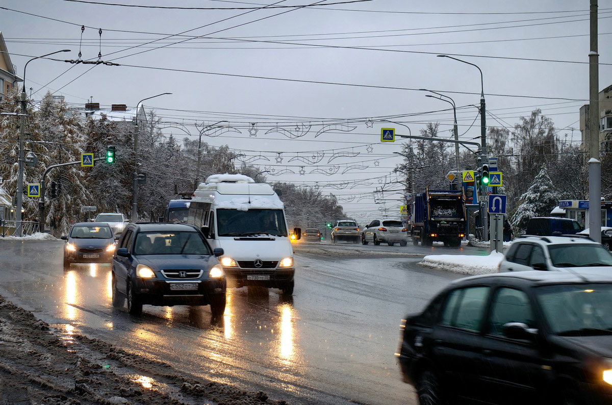 Во Владимире планируют построить дорогу-дублер, которая соединит улицы Гастелло и Куйбышева. Мэрия уже заказала ее проект. Такой вариант позволит частично разгрузить район Горького и лучше связать город с Пекинкой. Также во Владимире займутся ремонтом и подключением подъемников на надземных пешеходных переходах. Но давайте обо всем по порядку.